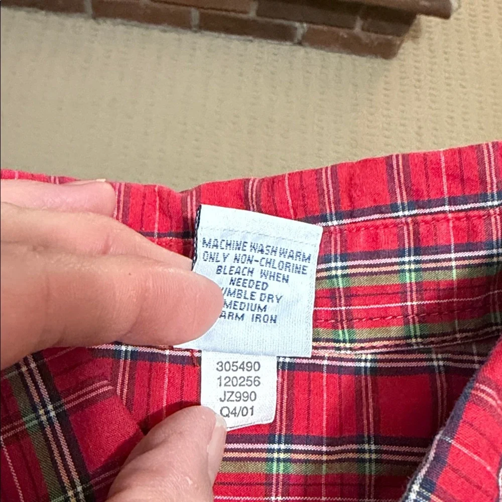 Old Navy Red and Green Plaid Boy’s Button Down Shirt, Size 8.